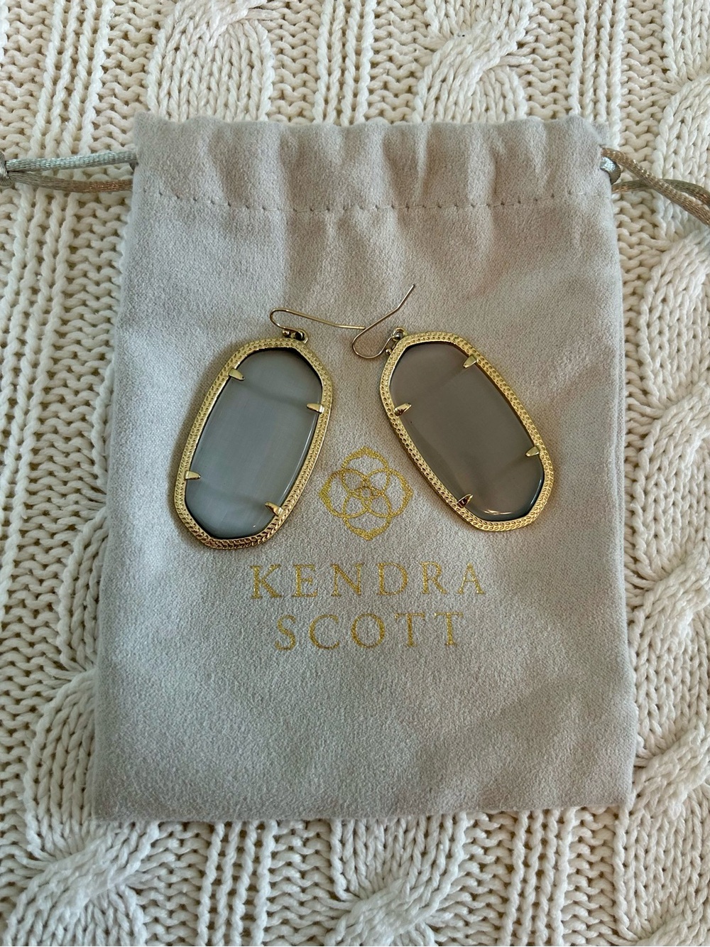 Kendra Scott Gold-Framed Gray Stone Drop Earrings